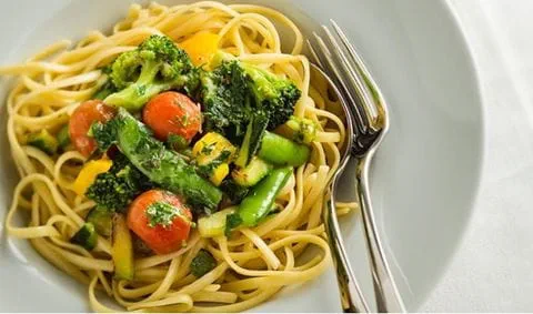 recipe image Linguine aux tomates, courgettes et brocolis