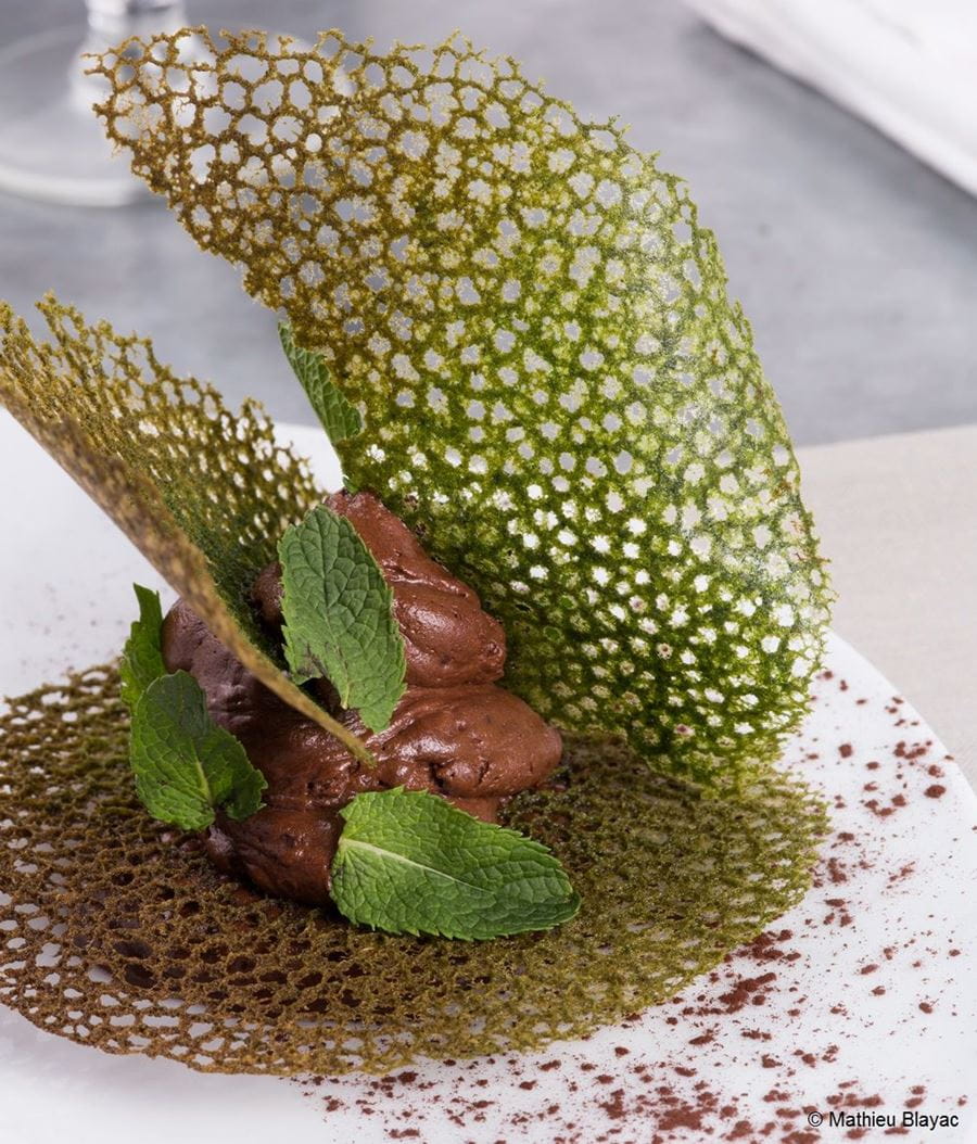 recipe image Tuile trouée margarine menthe, Chantilly au chocolat