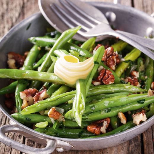 recipe image Poêlée de haricots verts, noix et persillade