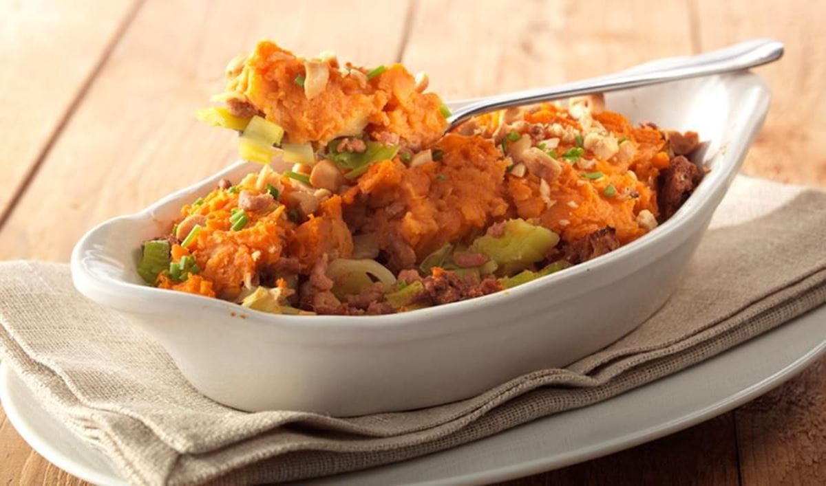 recipe image Parmentier de patates douces aux noisettes et oignons confits