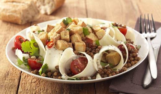 recipe image Salade de lentilles, tofu et copeaux de panais